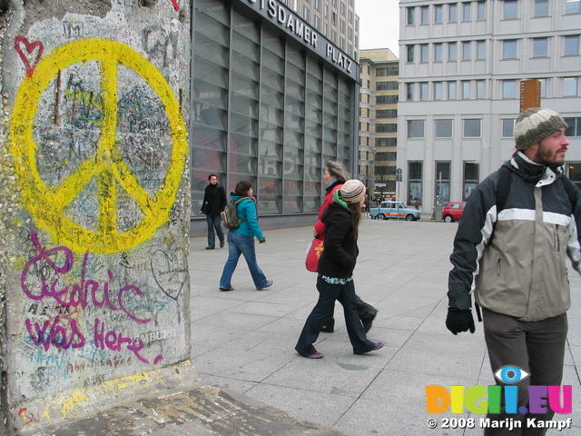 25138 Berlin wall, Jenni, Laura and Brad